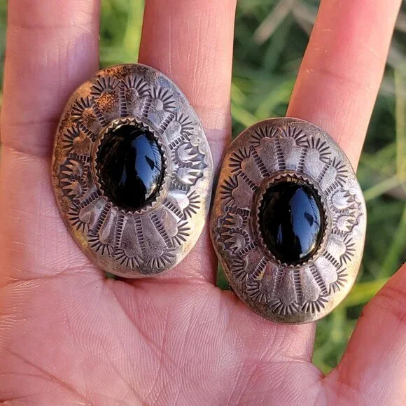 .Absolutely stunning vintage Native American handmade onyx stampwork large state